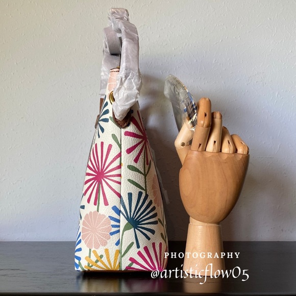 I’m Selling THIS Felicity Purse And Wallet Set! - Picture 4 of 9